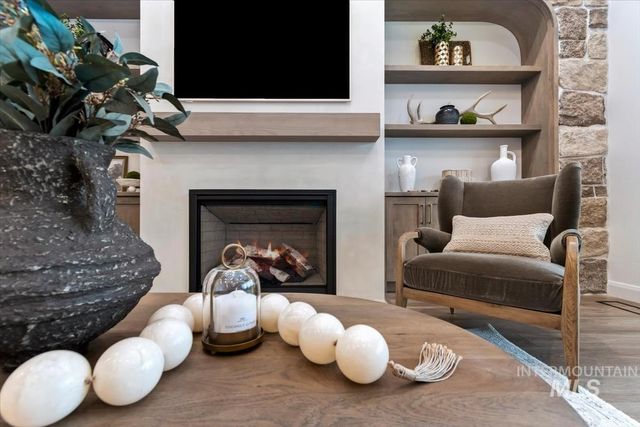 2642 N Palaestra Ave, Eagle, ID 83616