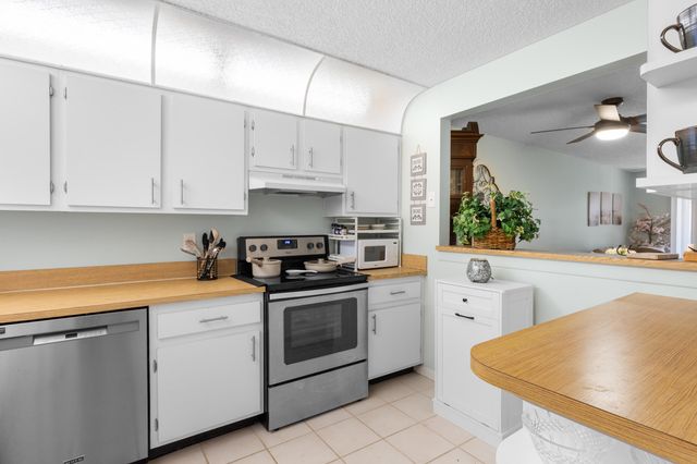 1270 SE Parkview Place B5, Stuart, FL 34994