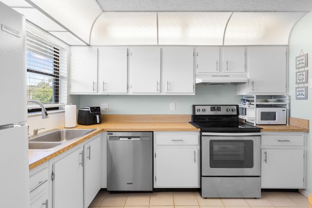 1270 SE Parkview Place B5, Stuart, FL 34994