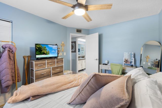 1270 SE Parkview Place B5, Stuart, FL 34994