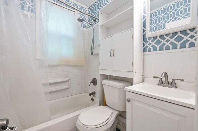 114 Mcgregor Ave, Mount Arlington Boro, NJ 07856