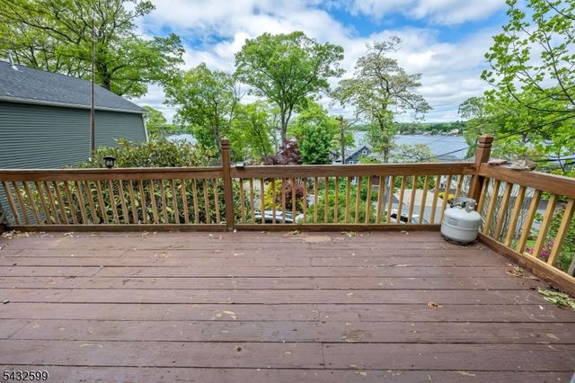 114 Mcgregor Ave, Mount Arlington Boro, NJ 07856