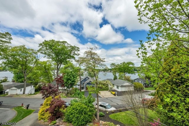 114 Mcgregor Ave, Mount Arlington Boro, NJ 07856