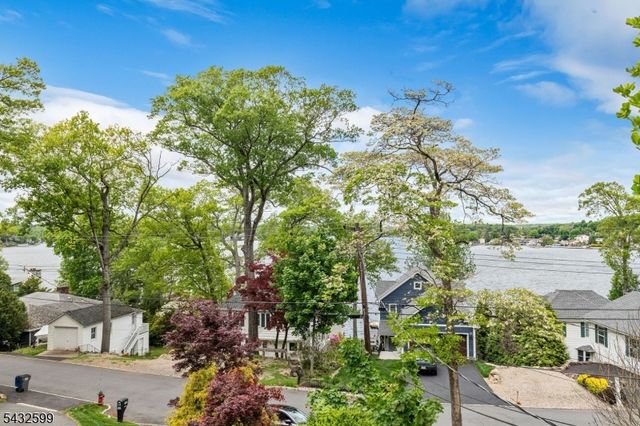 114 Mcgregor Ave, Mount Arlington Boro, NJ 07856