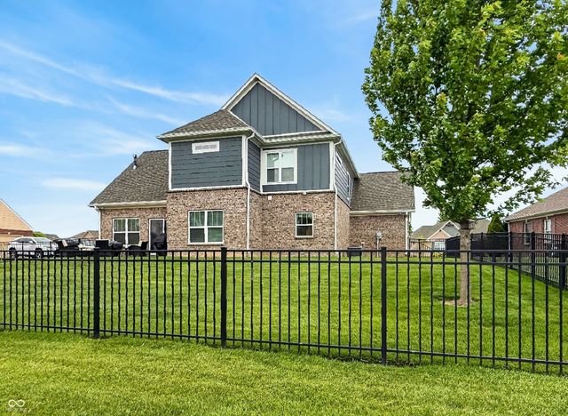 1069 Forest Glen Drive, Greenfield, IN 46140