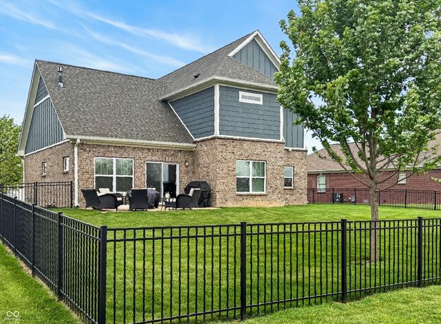1069 Forest Glen Drive, Greenfield, IN 46140