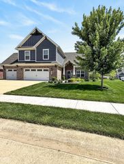 1069 Forest Glen Drive, Greenfield, IN 46140