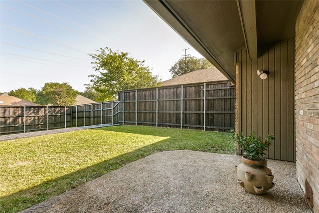 8031 Moss Meadows Drive, Dallas, TX 75231