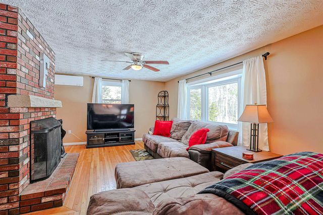 27 Farmer Road, Merrimack, NH 03054