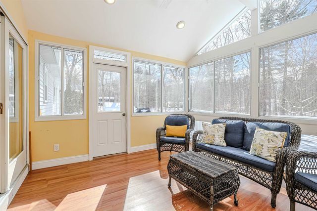 27 Farmer Road, Merrimack, NH 03054