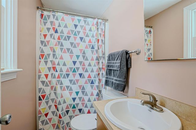 27 Farmer Road, Merrimack, NH 03054