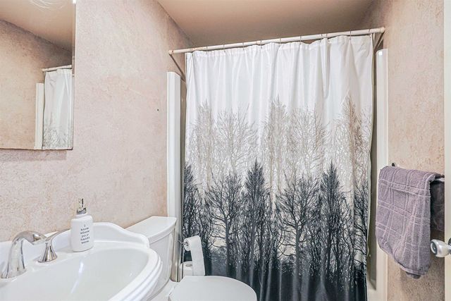 27 Farmer Road, Merrimack, NH 03054