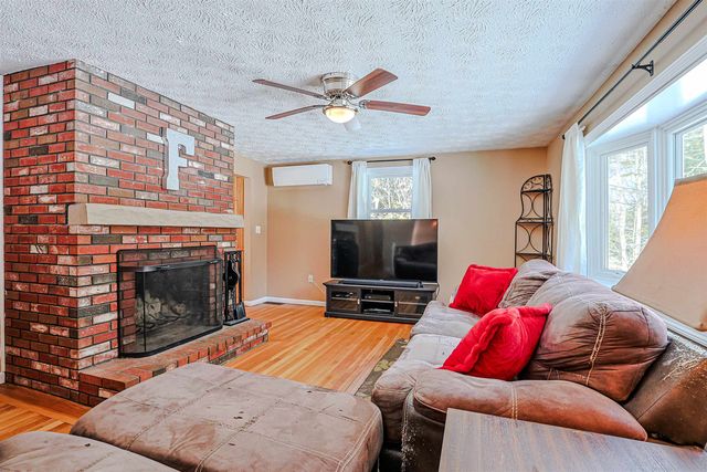 27 Farmer Road, Merrimack, NH 03054