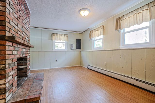 27 Farmer Road, Merrimack, NH 03054