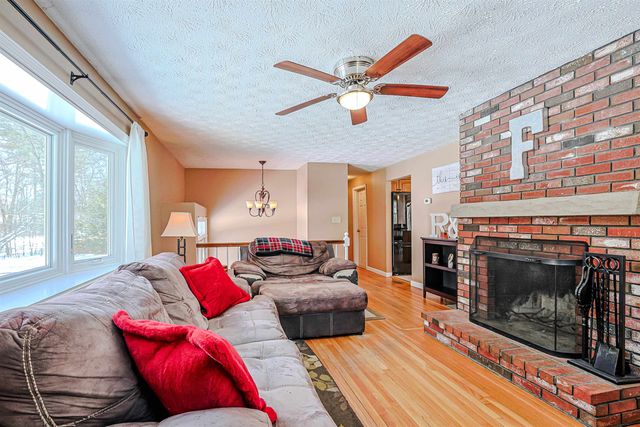 27 Farmer Road, Merrimack, NH 03054