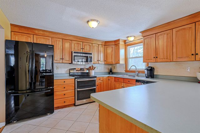 27 Farmer Road, Merrimack, NH 03054