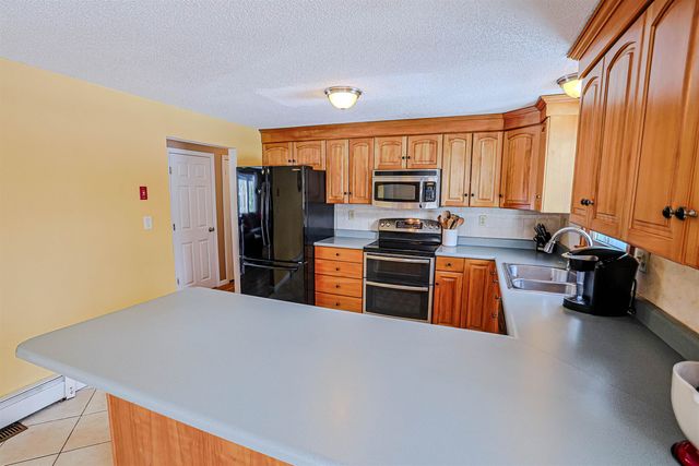 27 Farmer Road, Merrimack, NH 03054