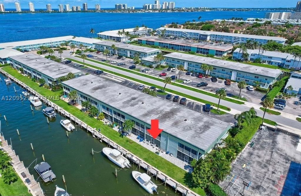 121 Wettaw Ln 116, North Palm Beach, FL 33408