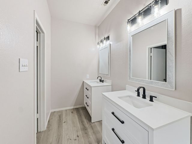 816 Midcreek Drive, Euless, TX 76039