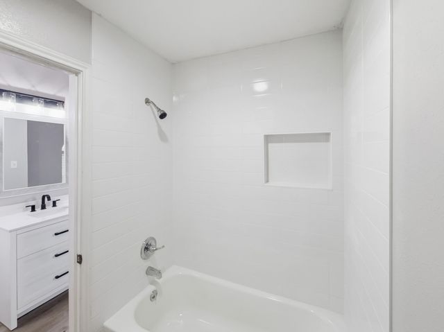 816 Midcreek Drive, Euless, TX 76039