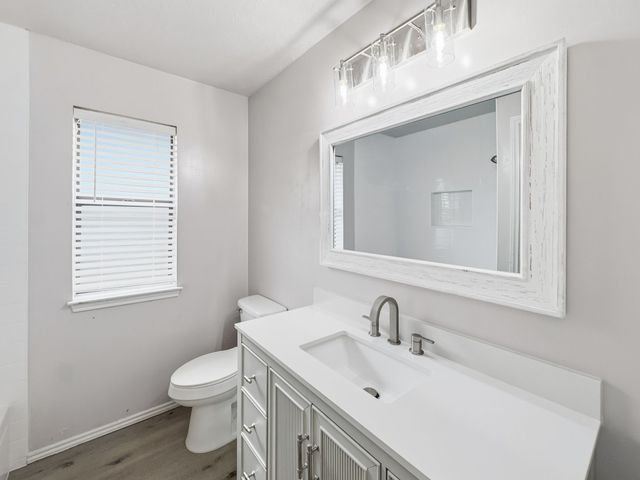 816 Midcreek Drive, Euless, TX 76039