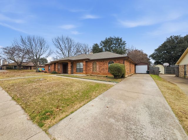 816 Midcreek Drive, Euless, TX 76039