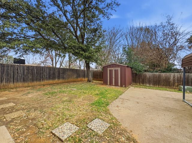 816 Midcreek Drive, Euless, TX 76039