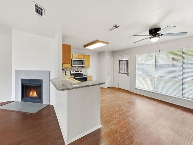 816 Midcreek Drive, Euless, TX 76039