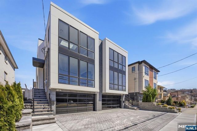 211 E Harriet Avenue A, Palisades Park, NJ 07650