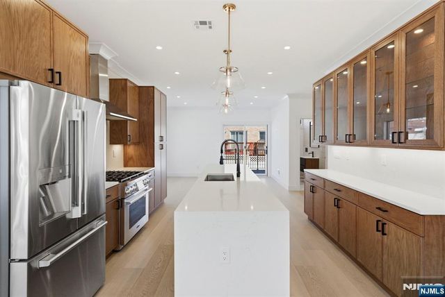 211 E Harriet Avenue A, Palisades Park, NJ 07650