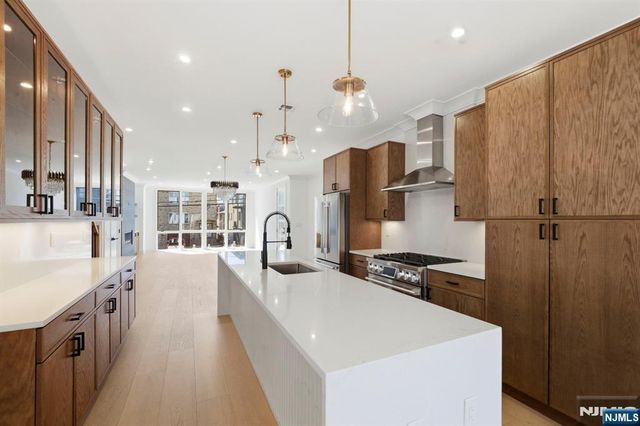 211 E Harriet Avenue A, Palisades Park, NJ 07650