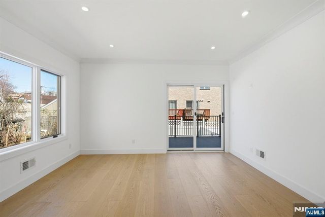 211 E Harriet Avenue A, Palisades Park, NJ 07650