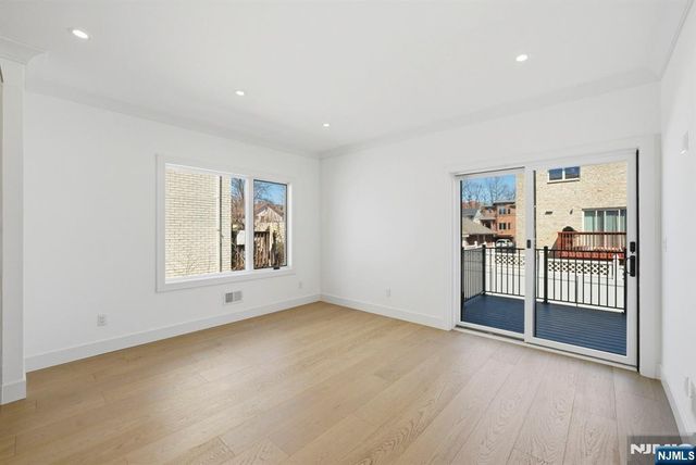 211 E Harriet Avenue A, Palisades Park, NJ 07650