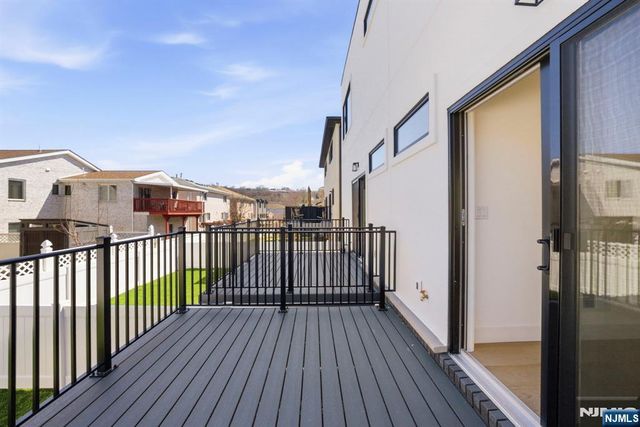 211 E Harriet Avenue A, Palisades Park, NJ 07650