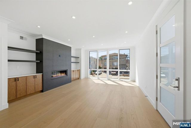 211 E Harriet Avenue A, Palisades Park, NJ 07650