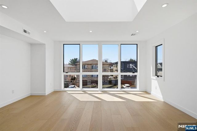 211 E Harriet Avenue A, Palisades Park, NJ 07650