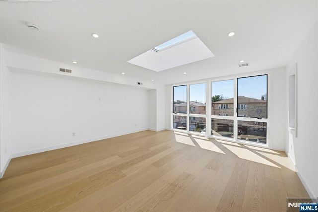 211 E Harriet Avenue A, Palisades Park, NJ 07650