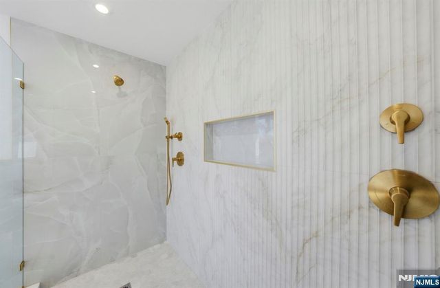 211 E Harriet Avenue A, Palisades Park, NJ 07650