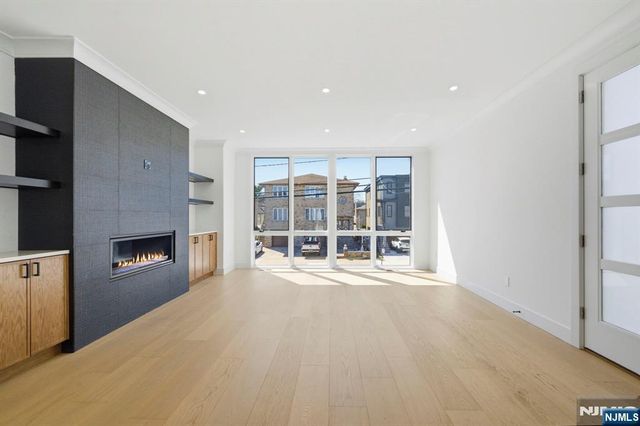 211 E Harriet Avenue A, Palisades Park, NJ 07650