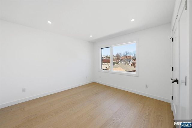 211 E Harriet Avenue A, Palisades Park, NJ 07650