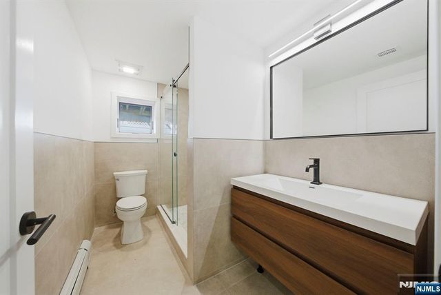 211 E Harriet Avenue A, Palisades Park, NJ 07650