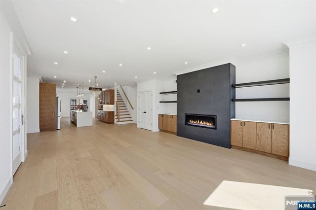 211 E Harriet Avenue A, Palisades Park, NJ 07650