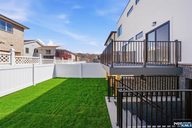 211 E Harriet Avenue A, Palisades Park, NJ 07650