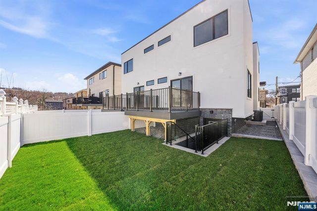 211 E Harriet Avenue A, Palisades Park, NJ 07650