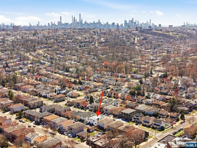 211 E Harriet Avenue A, Palisades Park, NJ 07650