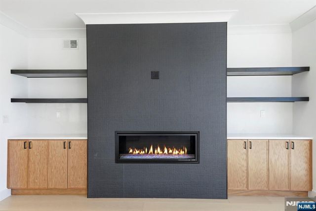 211 E Harriet Avenue A, Palisades Park, NJ 07650