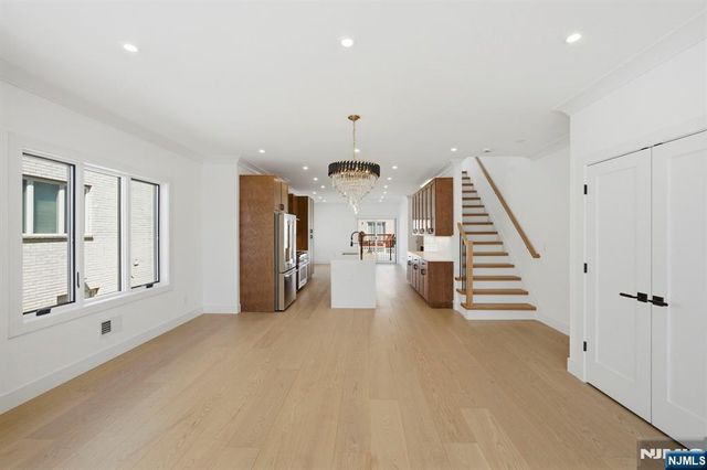 211 E Harriet Avenue A, Palisades Park, NJ 07650