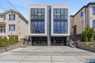 211 E Harriet Avenue A, Palisades Park, NJ 07650