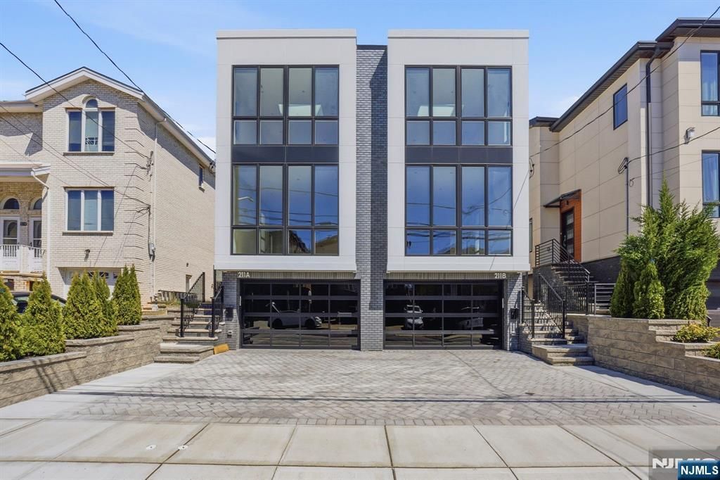 211 E Harriet Avenue A, Palisades Park, NJ 07650