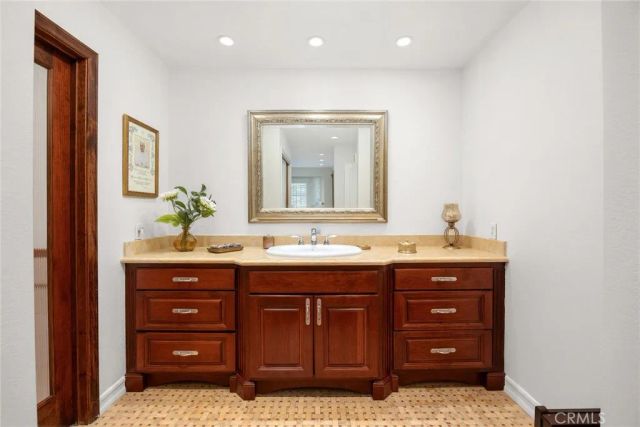 9450 Broadway, Temple City, CA 91780